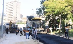 Büyükşehir, Akpıyar Mahallesi’nde Yolları Sıcak Asfaltla Yeniliyor