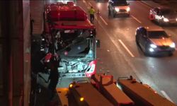 Belediye otobüsü üst geçide çarptı: 24 kişi yaralandı