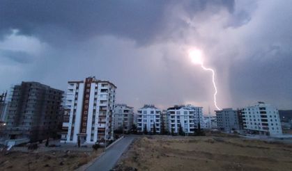Urfa'da yıldırımlar böyle düştü