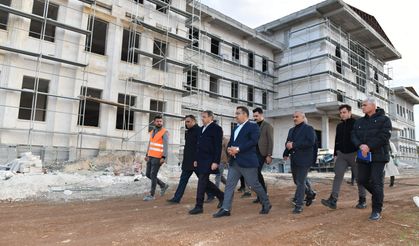 Vali Şıldak yapımı devam eden hükümet konaklarını inceledi