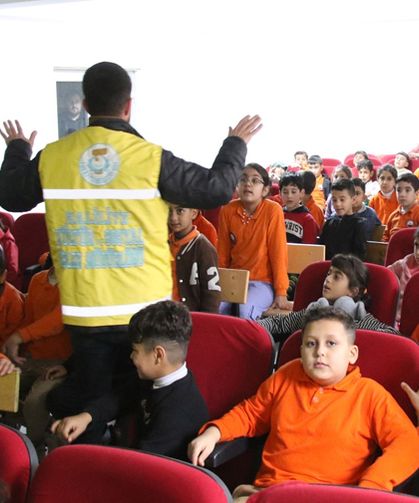 Haliliye’de Öğrencilere Akran Zorbalığı ve Teknoloji Bağımlılığı Anlatıldı