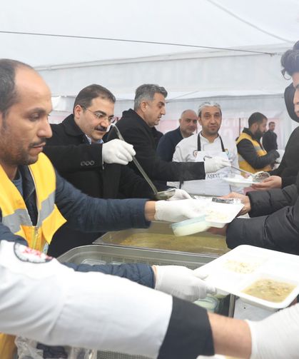 2 başkan Haliliye iftar sofrasında vatandaşlarla buluştu