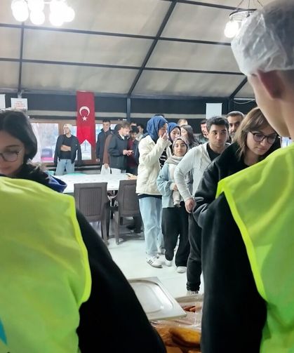 Eyyübiye'de iftar sofrasında gönüller buluştu