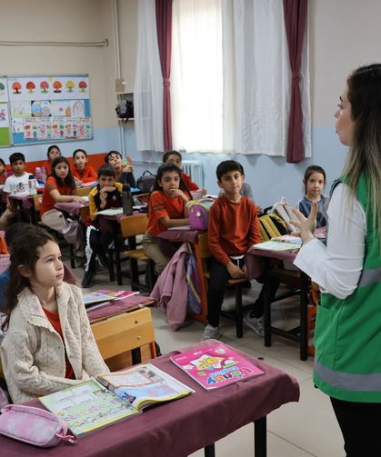 Haliliye'de çevre dostu projeler öğrencilere aktarıyor