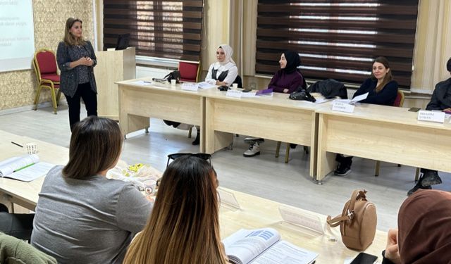 Urfa'da sağlık personeline "Hastane Öncesi Obstetrik Aciller Eğitimi"
