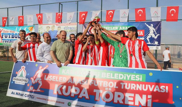 Karaköprü'de okullar arası futbol turnuvası tamamlandı