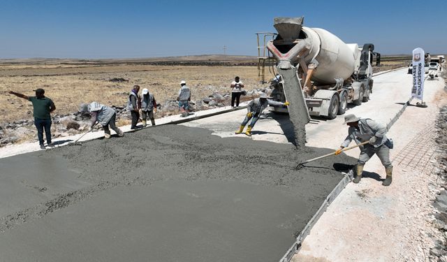 Siverek'te beton yol çalışmasına başlandı