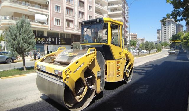 Büyükşehir Karaköprü'de asfalt çalışmalarını sürdürüyor