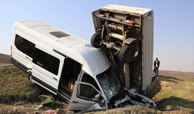 Böyle kaza görülmedi! 17 kişi yaralandı