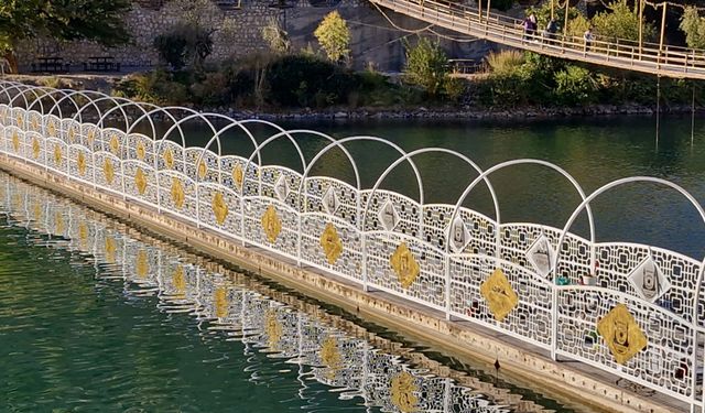 Halfeti'de yüzer köprü şimdi daha güzel