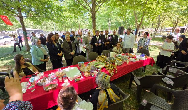 Karaköprü'de el emeği göz nuru eserler sergilendi