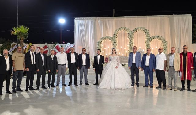 Yavuz ve Güneş ailelerinin mutlu gecesi