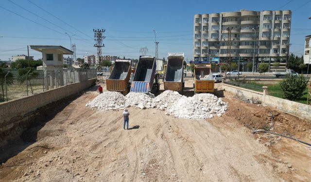Akçakale'de yollar güçlendiriliyor