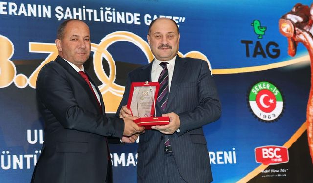 Başkan Gülpınar’a “Yılın En Şeffaf Belediye Başkanı” ödülü
