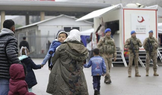 Suriyelilerin geri dönmesi için 3 aşamalı yol çizildi