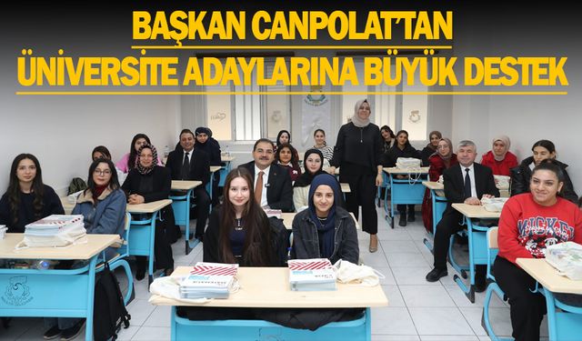 Yüzlerce öğrenciye ücretsiz üniversite hazırlık kitapları dağıtıldı