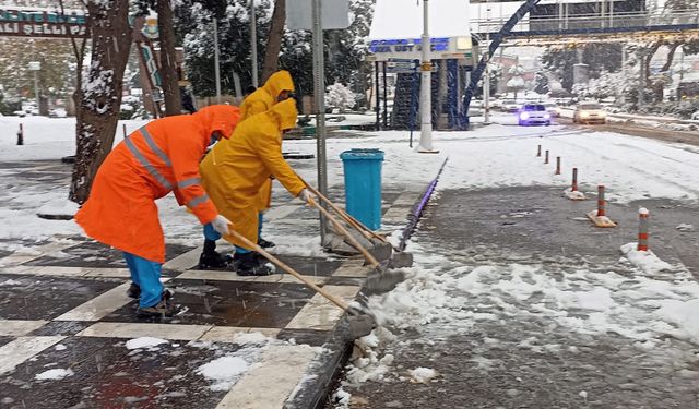 Haliliye'de ekipler dört koldan çalışıyor