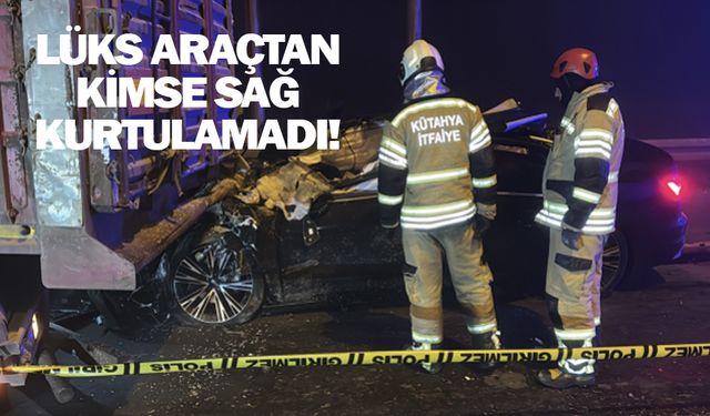 Feci Kaza: Otomobil Tıra Çarptı, 4 Ölü..