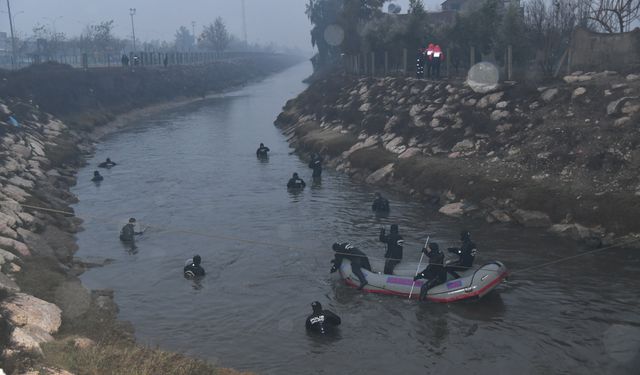 Kanalda kaybolan babanın araması sürüyor