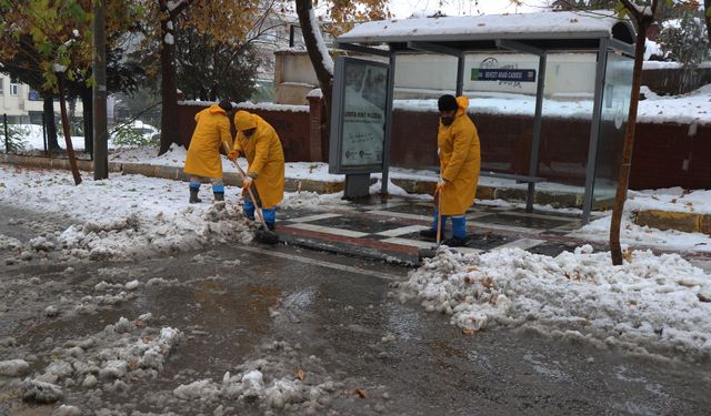 Haliliye Belediyesi ekipleri mücadelesini sürdürüyor