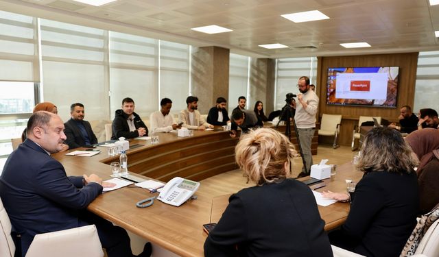 Genç mimarlardan Başkan Gülpınar’a sunum