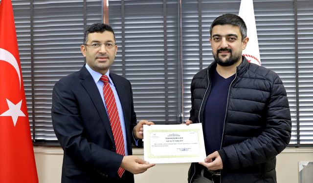 Dr. Furkan Şen’e ROP taramalarındaki özverili çalışmaları için teşekkür belgesi