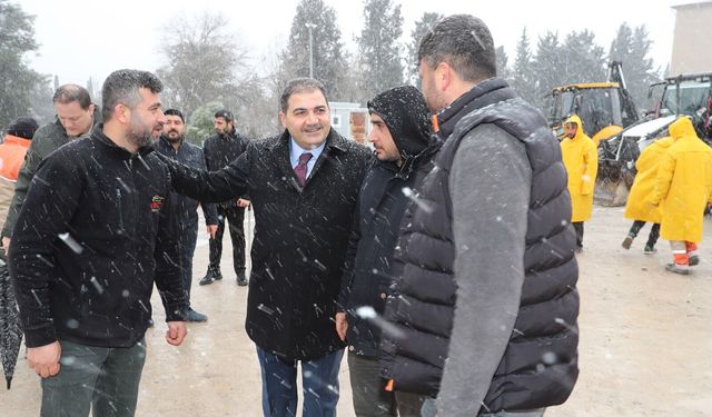 Başkan Canpolat ve ekibi sahada...