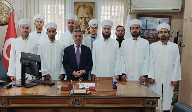 Birecik'e atanan din görevlilerine cübbe sarıkları giydirildi