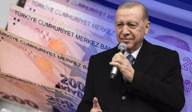 Maaş düzenlemesi için düğmeye basılıyor