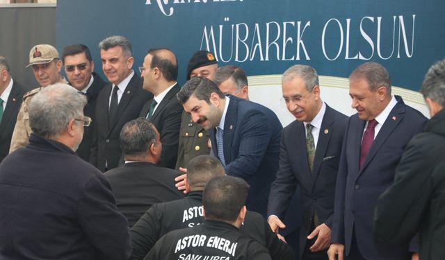 Urfa'da tarihi camide bayramlaşma