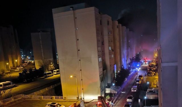 Gece Yarısı Bina Alevlere Teslim Oldu