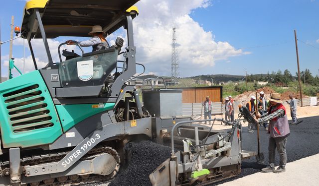 Büyükşehir, Buluntu Hoca Bulvarı’nda asfalt atağını sürdürüyor