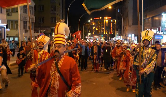 Urfa sokaklarında gençlik yürüdü...