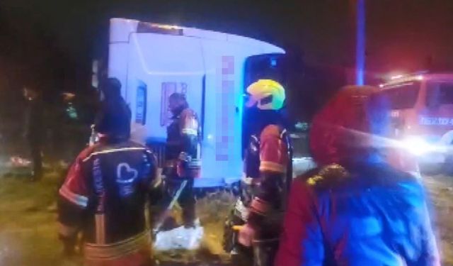 Yolcu otobüsü devrildi: ölü ve yaralılar var..