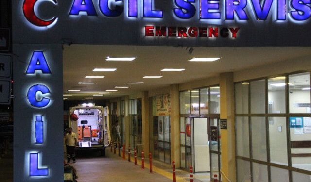 Birecik’te yolun karşısına geçmek isteyen çocuğa motosiklet çarptı