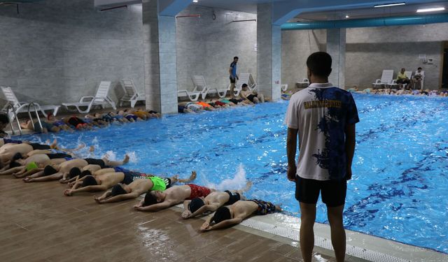 Haliliye Belediyesi yaz spor okullarında yüzme kurslarıyla yaz dolu dolu geçiyor