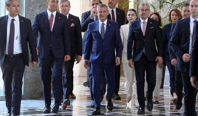 Özgür Özel'in yol haritası netleşti! Yeni parti için tarih belli oldu