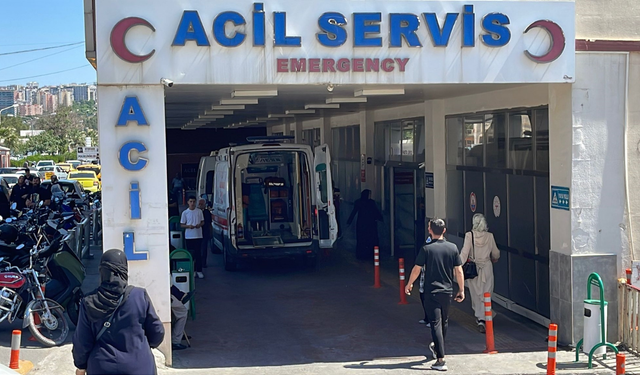 Şanlıurfa’da yolun karşısına geçmek isterken otomobil çarptı
