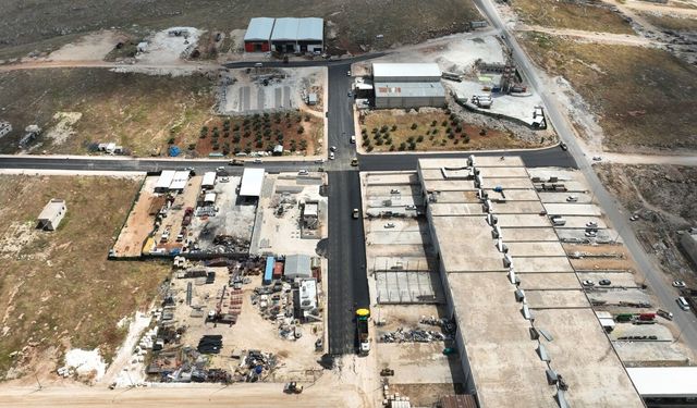 Büyükşehir ekipleri Mobilyacılar Sitesinde asfaltlama çalışması gerçekleştirdi