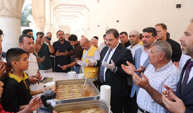 Başkan Canpolat, vatandaşlarla aşure bereketini paylaştı