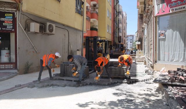 Büyükşehir, Siverek'in yollarını beton parkeyle yeniliyor