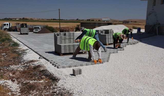 Haliliye'de kırsal mahalleler parke taşıyla döşeniyor