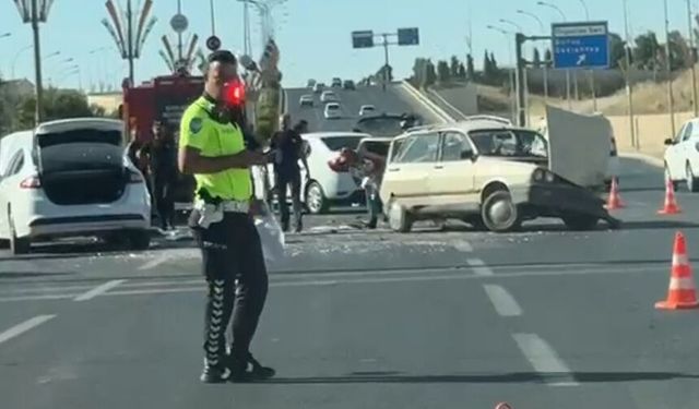 Karaköprü’de Feci Kaza! 4 araç birbirine girdi