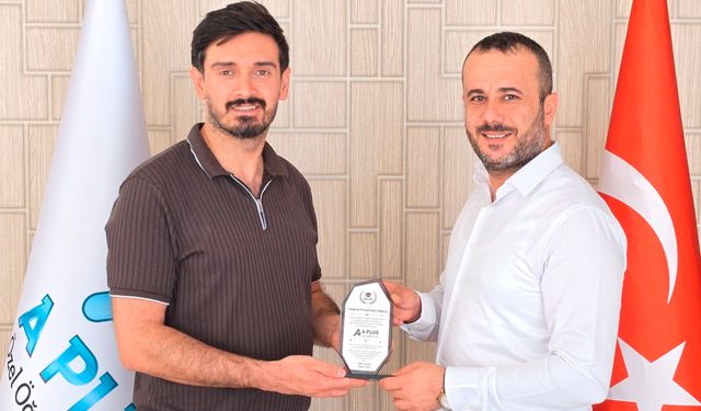 A Plus Özel Eğitim Kursu yılın iyi eğitimci ödülüne layık görüldü