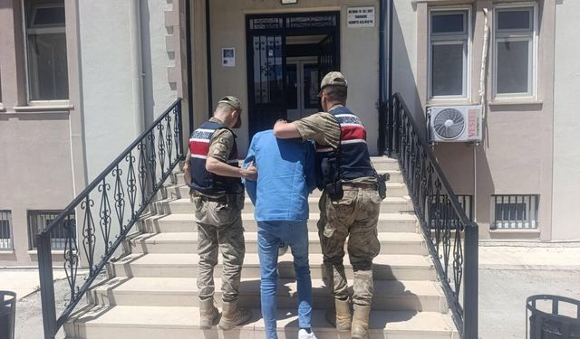 Karaköprü'de jandarmadan operasyon! Aranan hükümlü kıskıvrak yakalandı