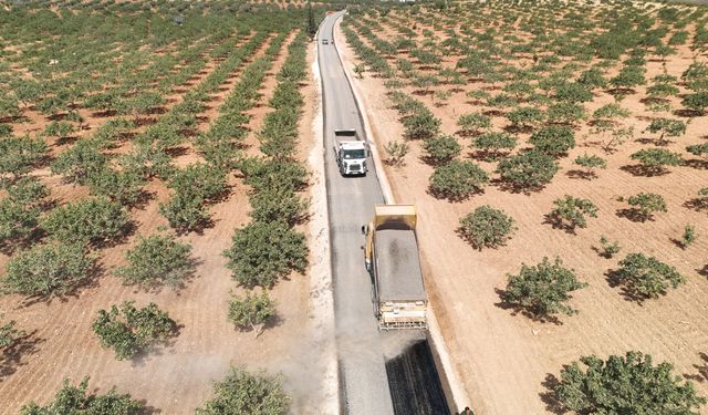 Büyükşehir’den Birecik’te 40 kilometrelik grup yoluna sathi asfalt