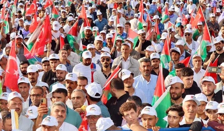 Binlerce Urfalı Filistin için bir araya geldi