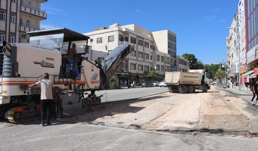 Şanlıurfa Büyükşehir Belediyesi Viranşehir ilçesinin yollarına yeniliyor