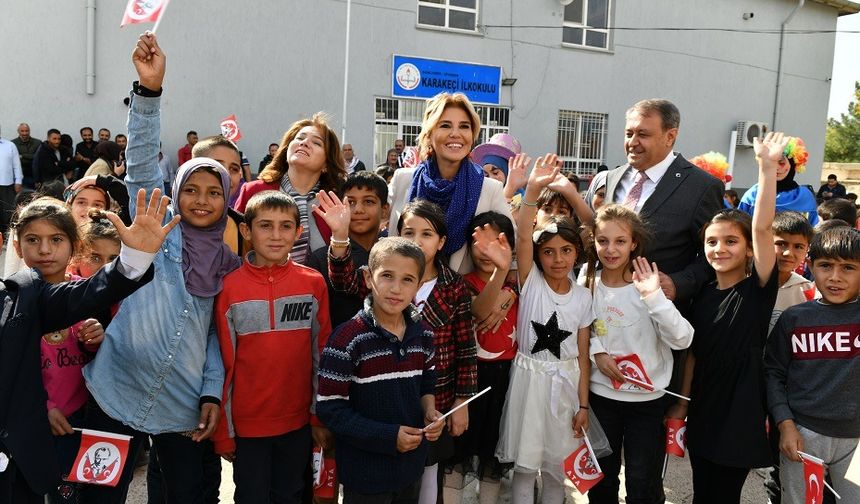 Gülben Ergen Urfa'da çocukları mutlu etti