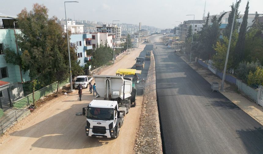 Batıkent'te sıcak asfalt dumanı yükseliyor